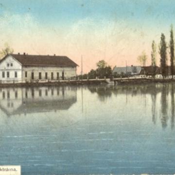 Městská elektrárna přes rybník 1914